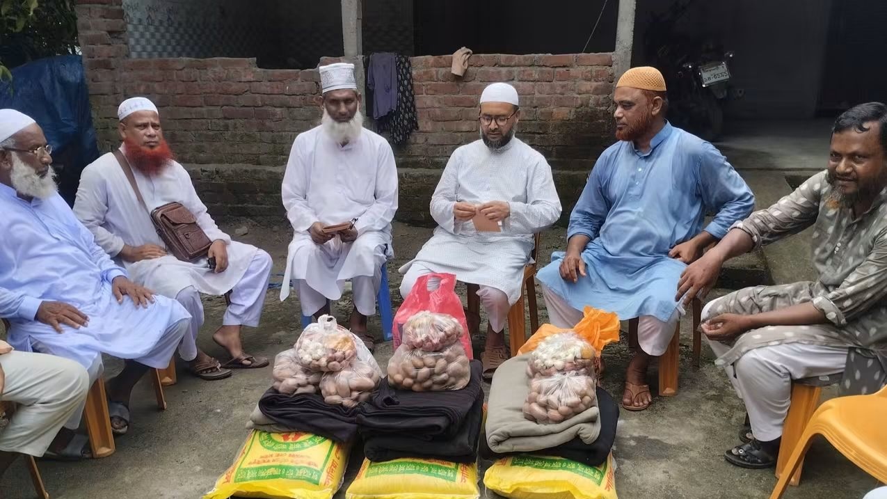 পঞ্চগড়ে আগুনে ক্ষতিগ্রস্ত পরিবারের পাশে জামায়াত